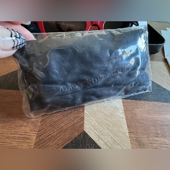 Alexander McQueen Red Cat Eye Sunglasses AM0391S - Picture 7 of 8